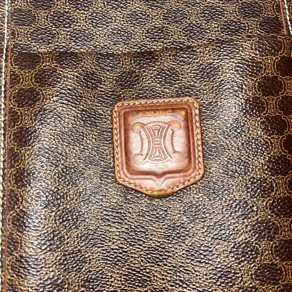 Celine Brown shoulder bag with Classic Design - Picture 6 of 17